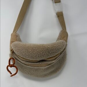 Women’s Zara Cozy Tan Sherpa Fanny Pack Ziopered Bag 12 “